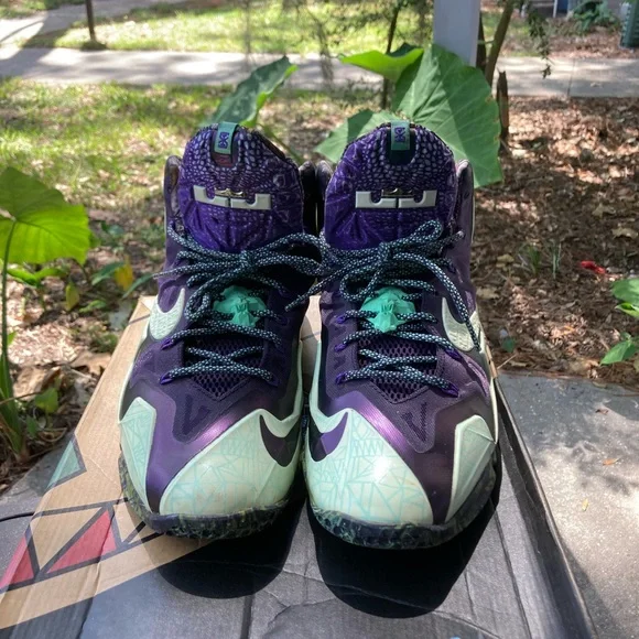Nike LeBron XI All-Stars, Cashmere/Grn Glow-Prpl Dynasty. Foam type sneaker.